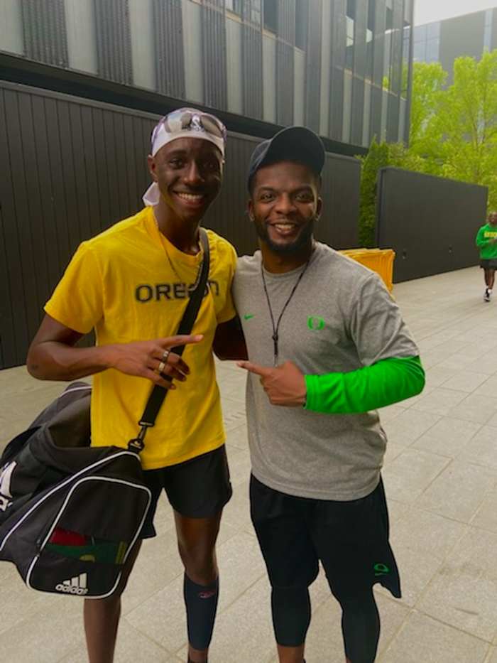 '23 CB Landon Mumphrey with Oregon Cornerbacks Coach Rod Chance.